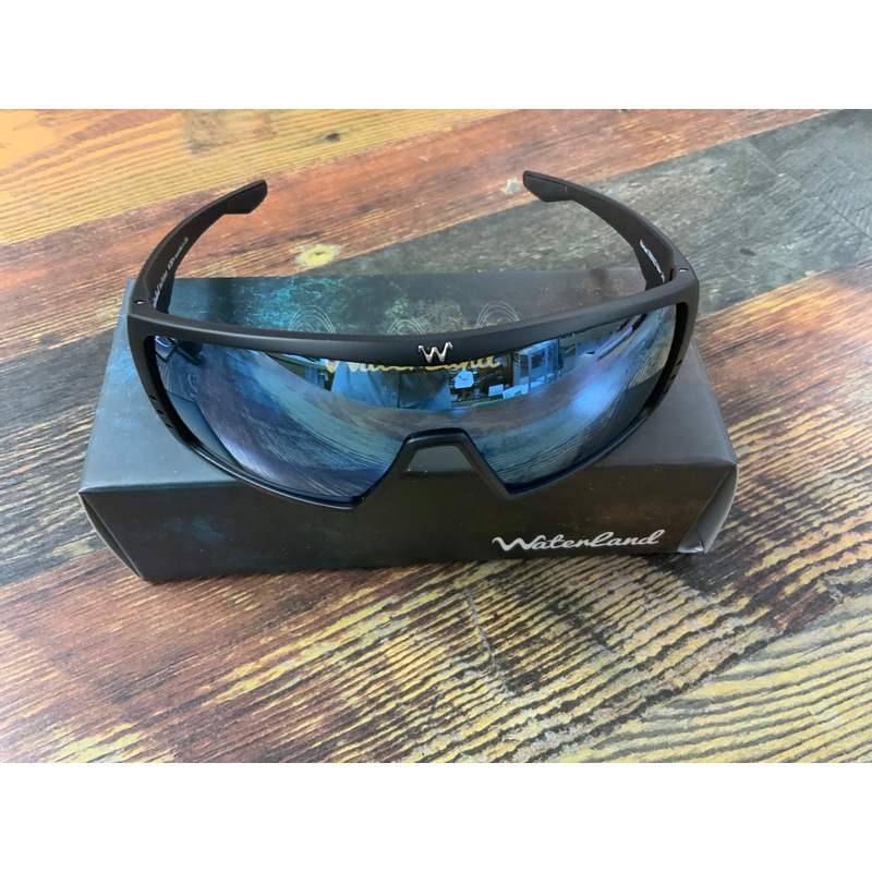 Waterland Bedfisher Black-Blue HyperHue – PC